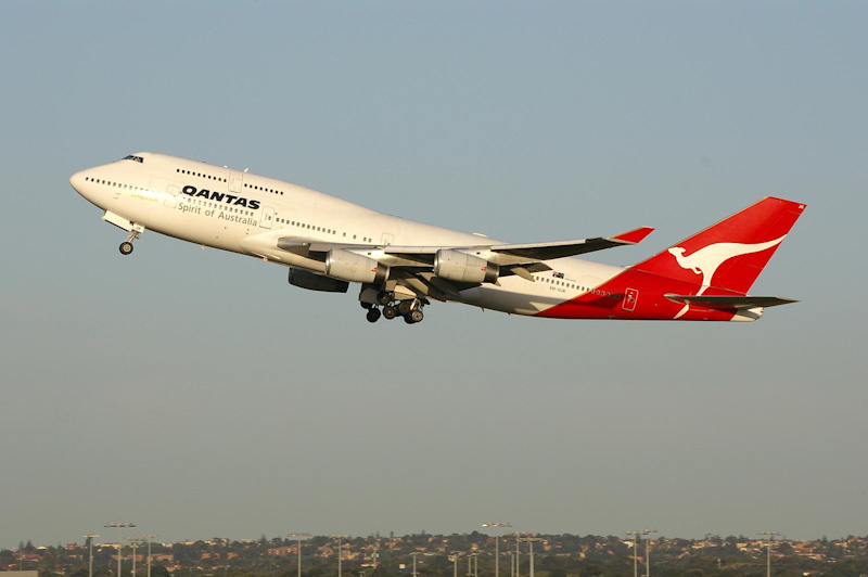 Qantas 747-438 VH-OJK & 737-476 VH-TJM sold – AviationWA