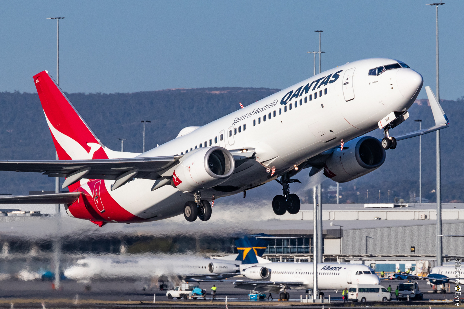 VH-VXS Boeing 737-838 (MSN 33725/1352) of Qantas, named ‘St Helens’, at ...