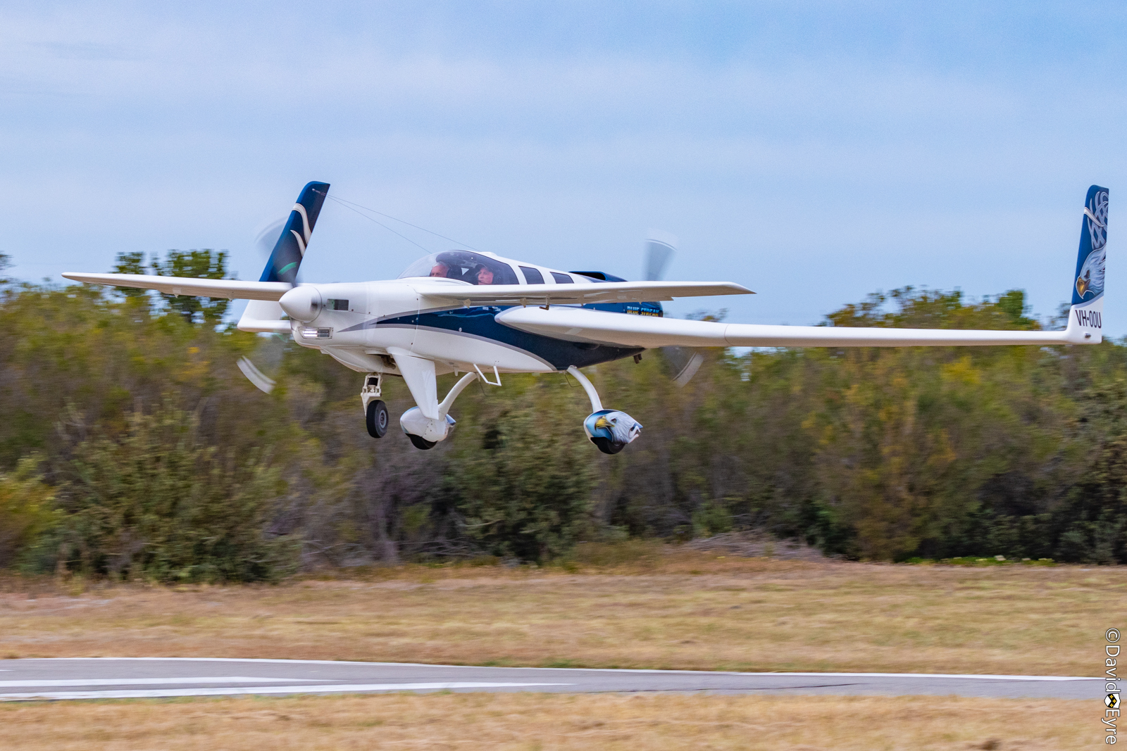 VH-OOU Rutan 74 Defiant owned by Timely Addition Pty Ltd, at the Sport ...