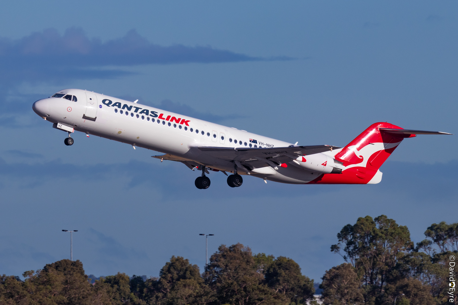 VH-NHZ Fokker 100 of Qantaslink (Network Aviation), at Perth Airport ...